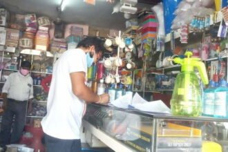 Breaking: Hand sanitizer, food and drug department's action was being sold at plastic shop at double rate