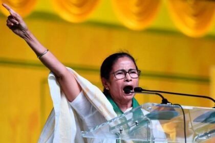 ममता बनर्जी का रेलवे पर निशाना, कहा- बिना जानकारी मुंंबई से भेज दीं 36 ट्रेन