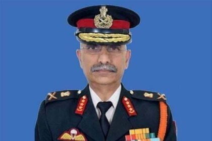 नियंत्रण रेखा पर चल रहे तनाव के बीच सेना प्रमुख नवरणे का लद्दाख दौरा