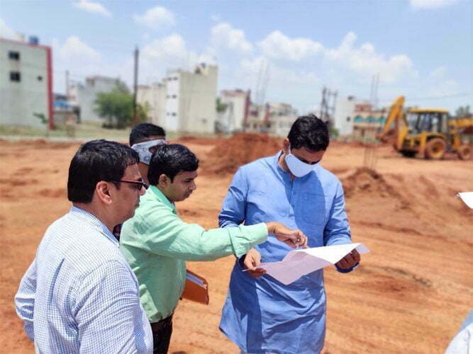 Construction of Khursipar Indoor Stadium: Mayor Devendra Yadav inspected officers of PWD