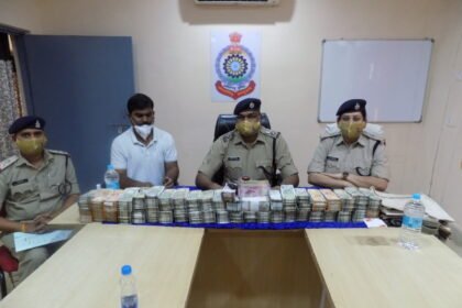 Crore amount caught in vehicle checking: Mahasamund police seized amount, suspected to be linked to hawala