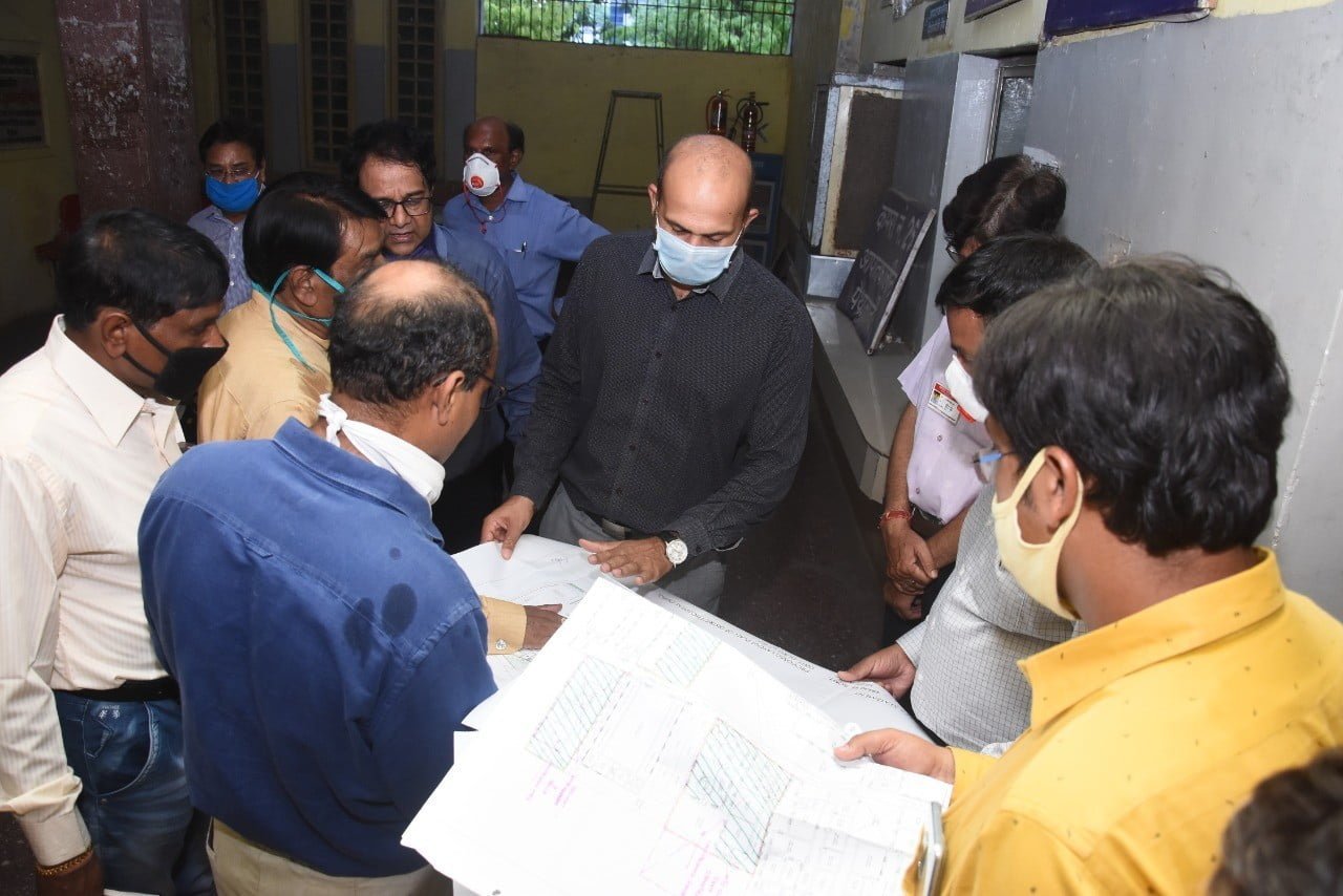 Collector Dr. Sarveshwar Narendra Bhure inspected the district hospital: Discussion with officials on the proposed layout plan