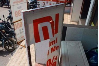 Youths chanting slogans, vandalize galaxy shops