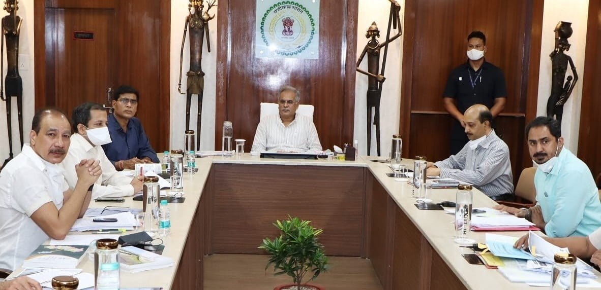 CM Baghel reviews the work of the Department of Energy and CREDA