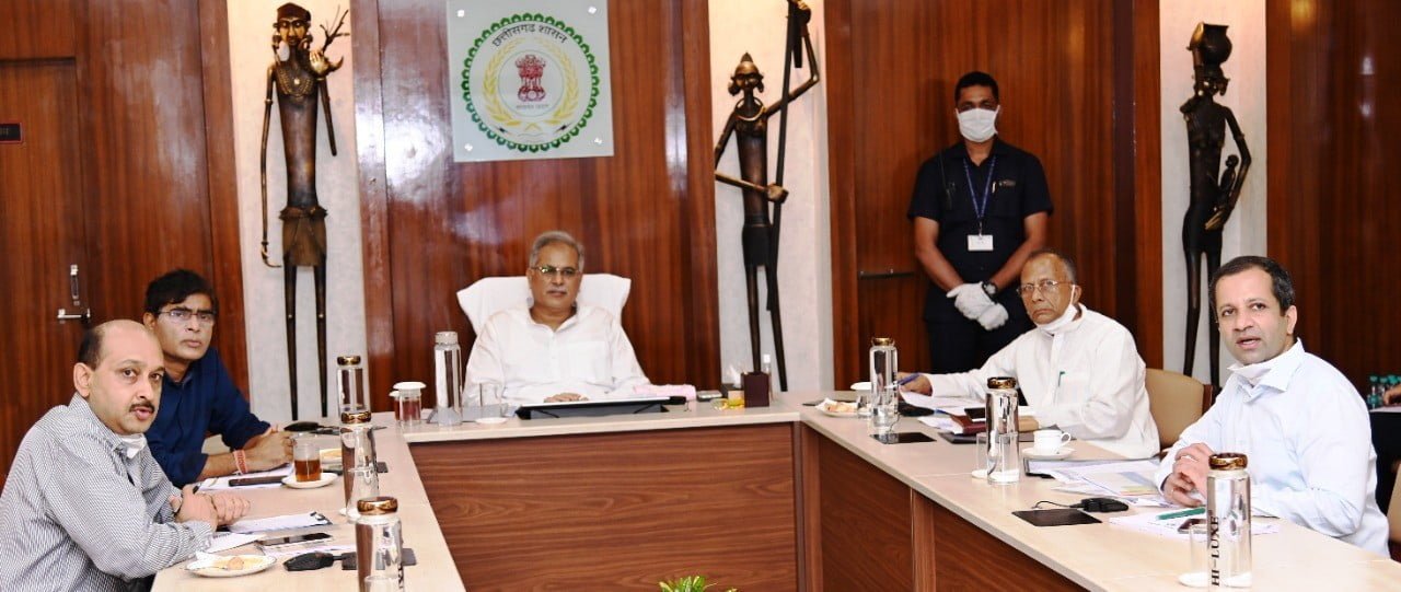 CM Baghel reviewed the works of Public Works Department: Work plan will be made to connect government buildings by paved roads