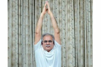 CM Baghel did yoga practice in his residence on International Yoga Day - Make Yoga a part of your life