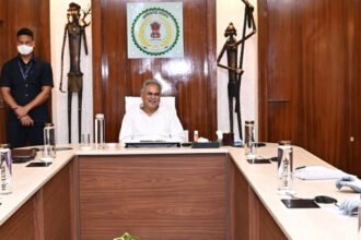 Chief Minister discussed problems with industrialists: assured all possible cooperation