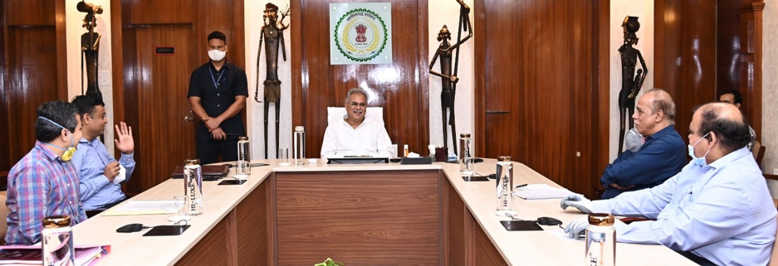 Chief Minister discussed problems with industrialists: assured all possible cooperation