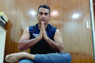 Devendra Yadav, young mayor and MLA seen in the posture of Padma Utkatasan: International Yoga Day celebrated like this