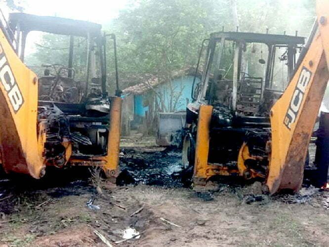 Naxalites set fire to 6 vehicles engaged in road construction