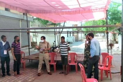 Breaking News: CSP arrives at surprise check of Containment Zone Baikuntham, reviews of arrangements