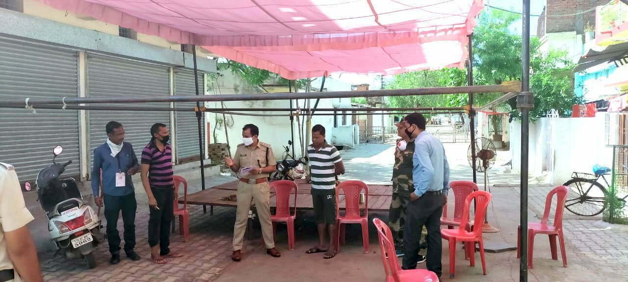 Breaking News: CSP arrives at surprise check of Containment Zone Baikuntham, reviews of arrangements