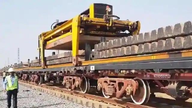 BSNL के बाद रेलवे का चीन को झटका, 471 करोड़ रुपये का कॉन्ट्रैक्ट रद्द
