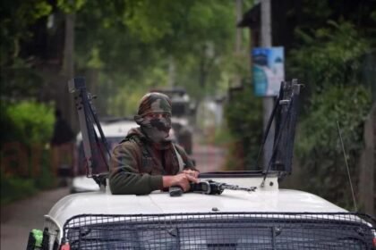 पुलवामा में सुरक्षाबलों के साथ मुठभेड़ में दो आतंकी ढेर, एक जवान शहीद
