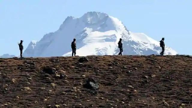 सीमा पर लद्दाख से अरुणाचल तक चीन ने बढ़ाई सेना की तैनाती, LAC पर बढ़ रही भारतीय सेना की संख्या