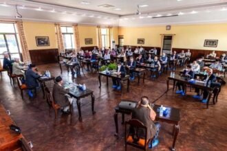 नेपाल में राजनीतिक हलचल, सत्ताधारी पार्टी के नेताओं ने पीएम ओली से मांगा इस्तीफा