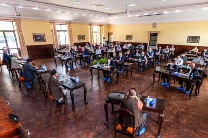 नेपाल में राजनीतिक हलचल, सत्ताधारी पार्टी के नेताओं ने पीएम ओली से मांगा इस्तीफा