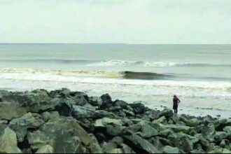 चक्रवात निसर्ग से रेड अलर्ट पर मुंबई, ले सकता है विकराल रूप