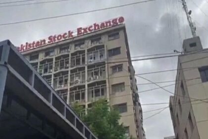 कराची में 'पाकिस्तान स्टॉक एक्सचेंज' पर आतंकी हमला, चार हमलावर ढेर