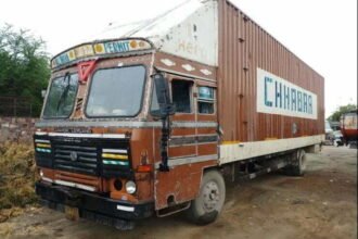 A gruesome accident in Agra: nine people sleeping on the pavement climbed container