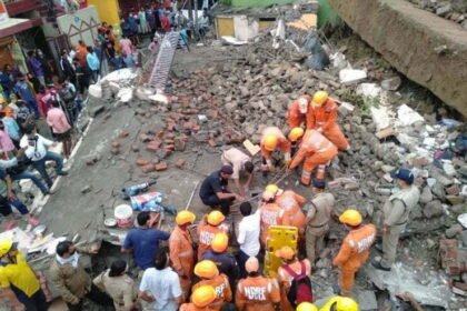 Major accident: house collapses, two girl including two woman died