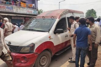 robber of 13 lakh shot at driver and guard of ATM cash van