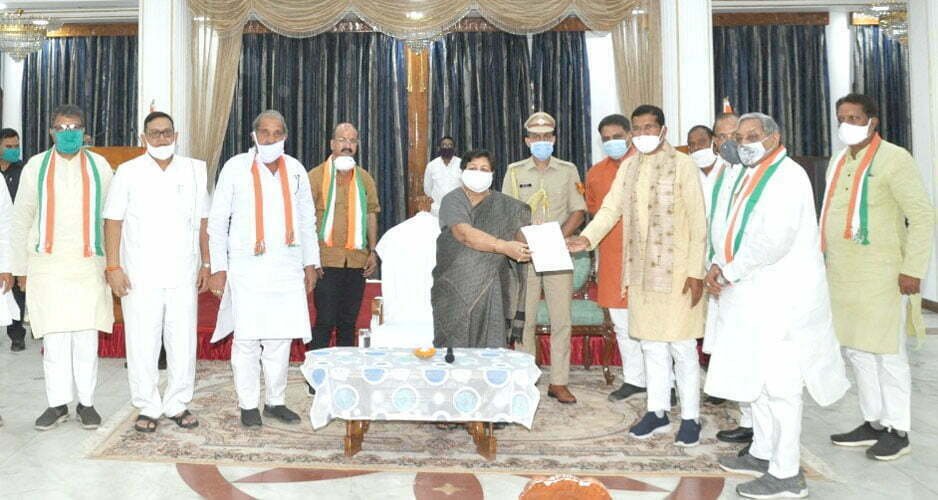 Congress leaders of Chhattisgarh submitted memorandum to Governor