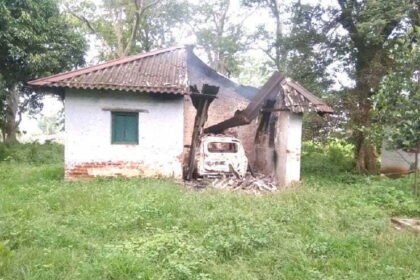 Naxalite in Jharkhand: IED blew up 12 buildings of forest department, search continues
