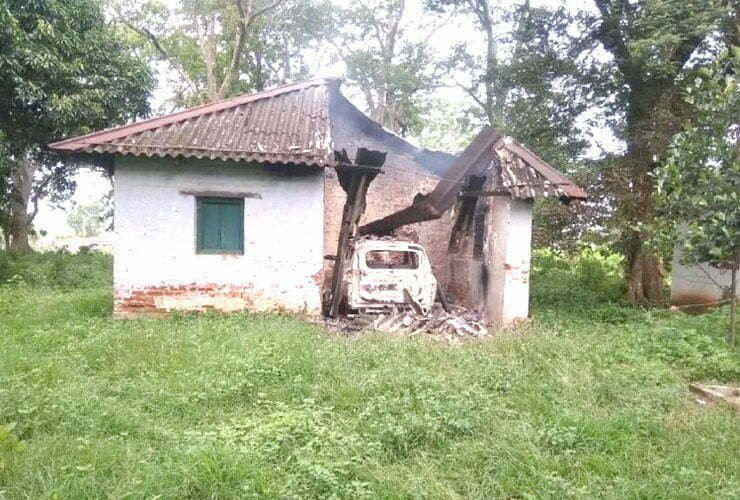 Naxalite in Jharkhand: IED blew up 12 buildings of forest department, search continues