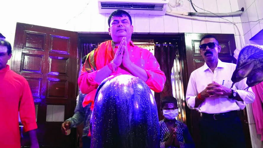 Ablution with 51 liters of milk at the Rajarajeshwari temple