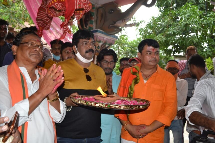 A wonderful view of the worship of Lord Bholenath in Mata Rajarajeshwari temple