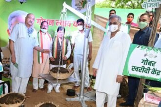 Godhan Nyay Yojana starts today: Chief Minister Bhupesh Baghel launched the scheme by purchasing cow dung
