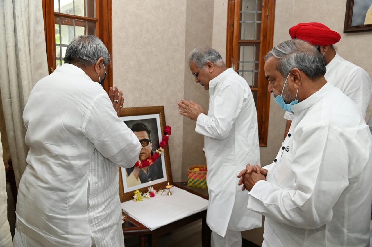 Chief Minister paid tribute to Bisahu Das Mahant on his death anniversary: He said - his whole life was connected with public service