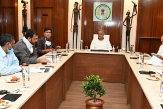 The dung vendors will get the first payment on August 5