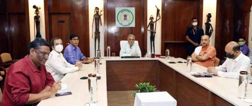 CM Baghel reviewed the preparedness of the Godhan Nyaya Yojana Scheme
