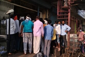 Breaking News: Grocery shops open for four hours