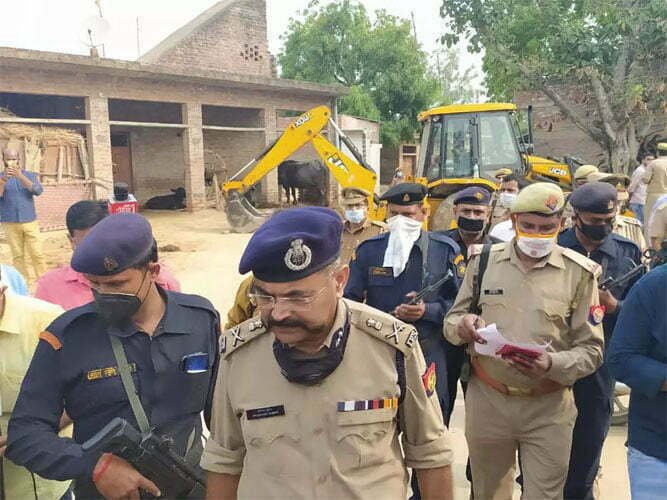 eight policemen, including CO, martyred and two miscreants killed in encounter with miscreants in Kanpur