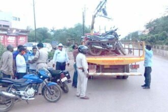 Lockdown: Traffic department strict on needless passengers