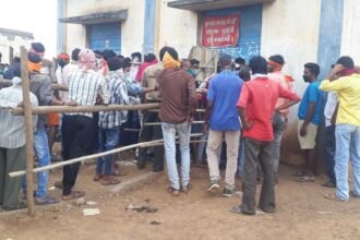 Such will win from Corona: Lockdown in urban area of the district and open liquor shops at some distance, social distancing blows in the air