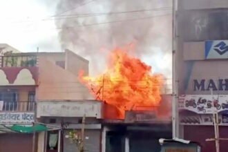 Breaking News: Arson in Laxmi Market Supaela, short circuit in gas stove shop, stampede due to cylinder burst