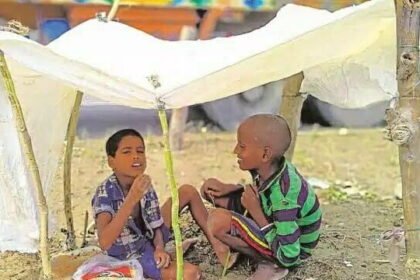 भूख और प्यास से बेहाल 50 हजार के अधिक लोग सड़क किनारे रहने को मजबूर
