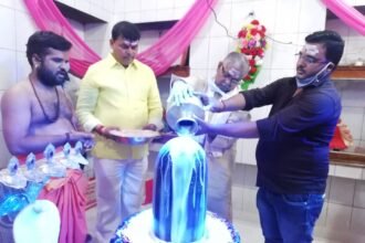 Leader of Opposition Dharamlal Kaushik reached Rajarajeshwari temple