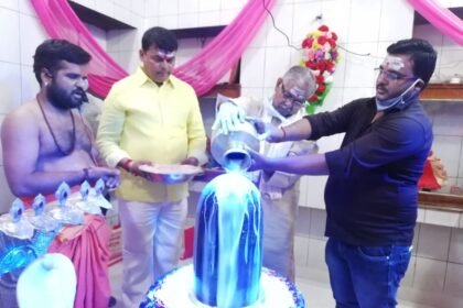 Leader of Opposition Dharamlal Kaushik reached Rajarajeshwari temple