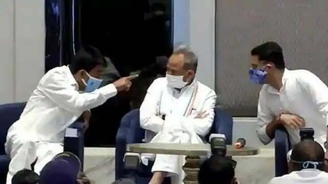 राजनीतिक संकट के बीच CM गहलोत ने विधायकों और मंत्रियों से की मुलाकात, कई MLAs बोले-सरकार को नहीं कोई खतरा