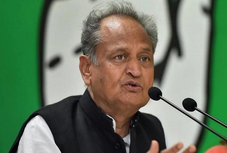 CM Ashok Gehlot, who was hit by Corona .... a wife was infected a day ago