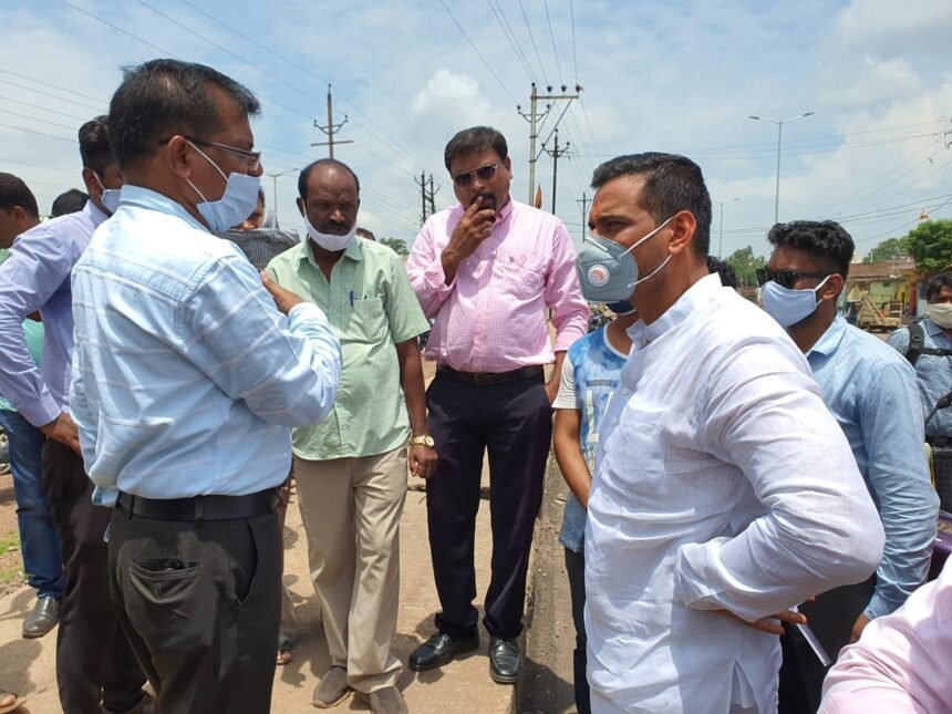 Mayor Devendra Yadav inspects Canal Road