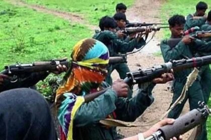 नक्सलियों ने वन विभाग की 12 इमारतों को आईईडी से उड़ाया, तलाश जारी