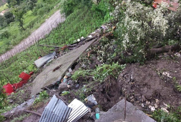 Broken clouds wreck havoc on Uttarakhand's Munsari, three dead, 11 missing