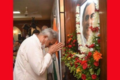 CM salutes him on the birth anniversary of Rajiv Gandhi