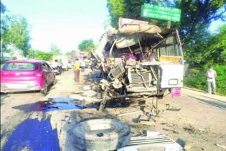 Big accident in Lucknow: Two roadways buses collided in front of you, six people died…. Many seriously injured